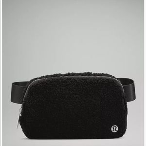 Lululemon Black Fleece Bag worn once